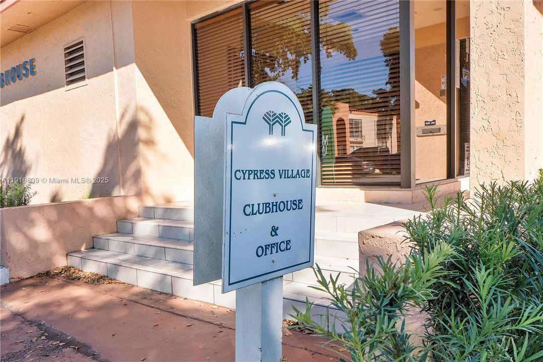 На продажу: $300,000 (2 спален, 2 ванн, 918 Квадратных фут)