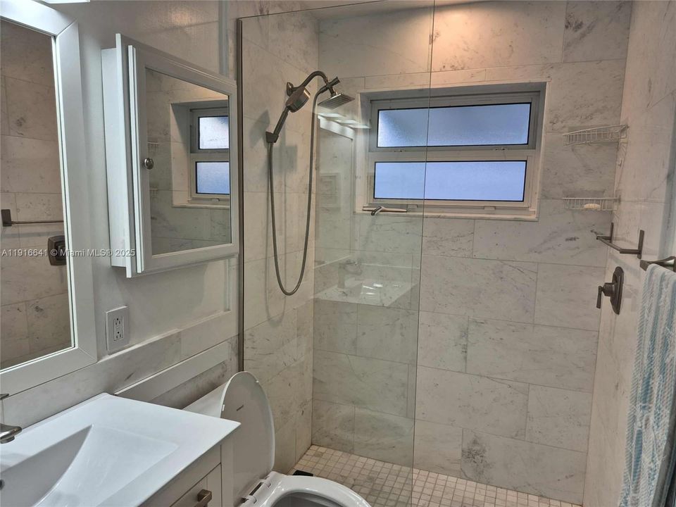 На продажу: $315,000 (2 спален, 1 ванн, 1002 Квадратных фут)