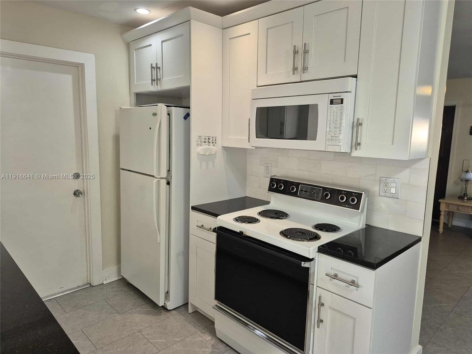 На продажу: $315,000 (2 спален, 1 ванн, 1002 Квадратных фут)