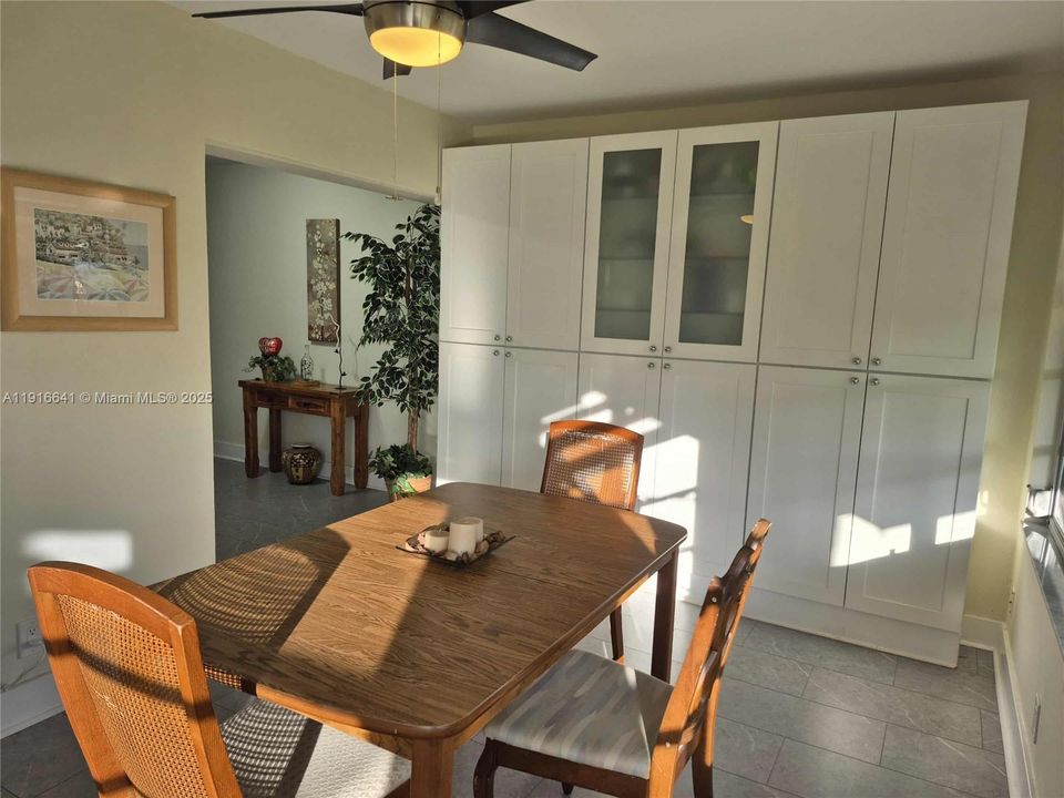 На продажу: $315,000 (2 спален, 1 ванн, 1002 Квадратных фут)