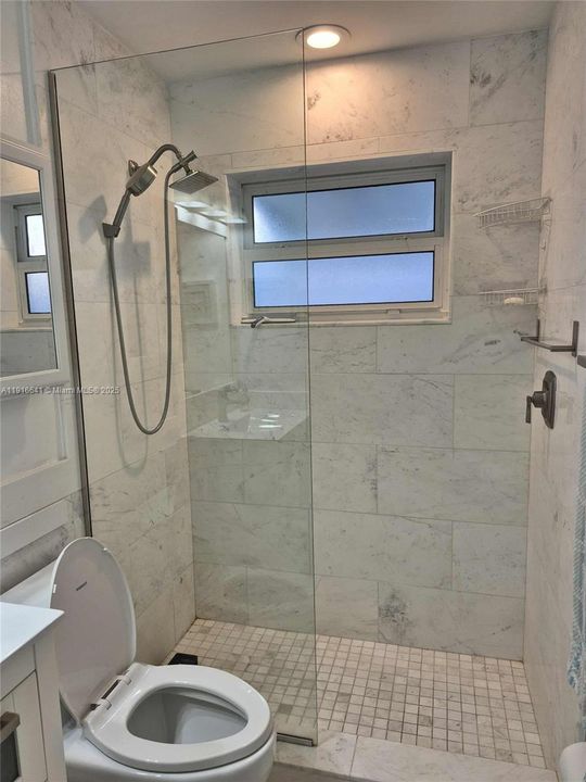 На продажу: $315,000 (2 спален, 1 ванн, 1002 Квадратных фут)