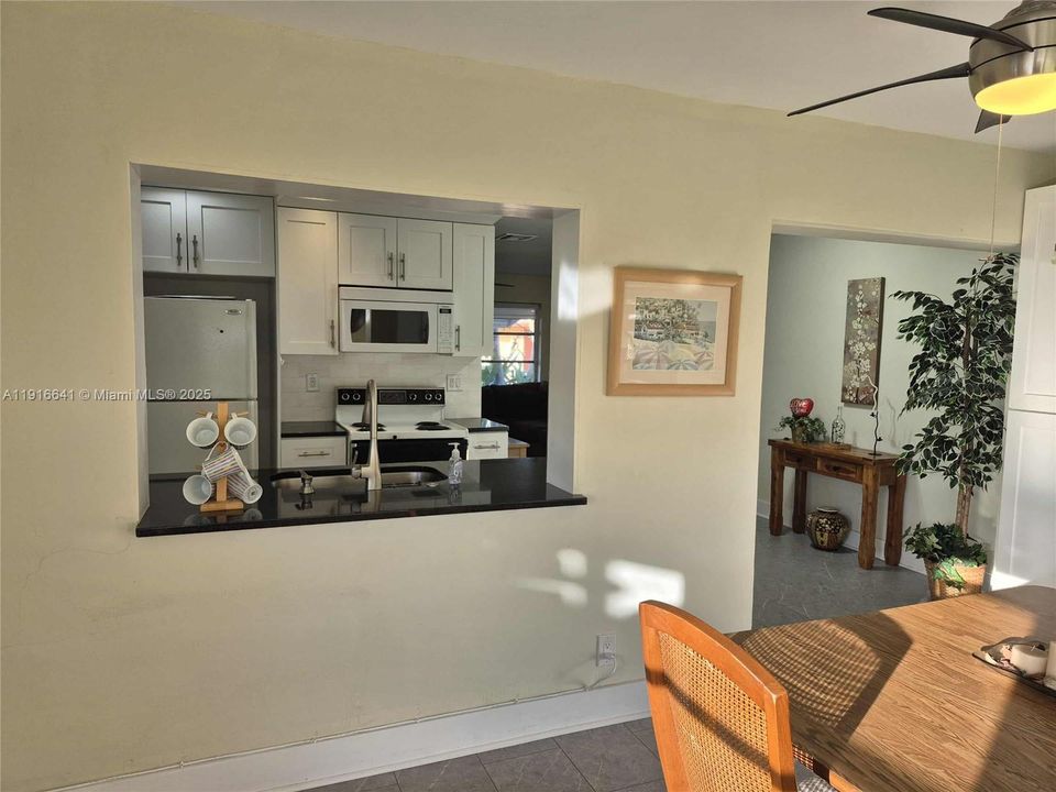 На продажу: $315,000 (2 спален, 1 ванн, 1002 Квадратных фут)