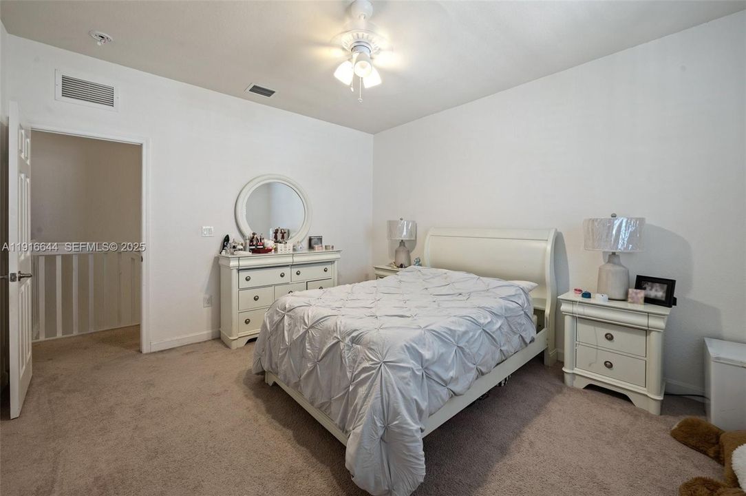 En Venta: $660,000 (5 camas, 3 baños, 2916 Pies cuadrados)