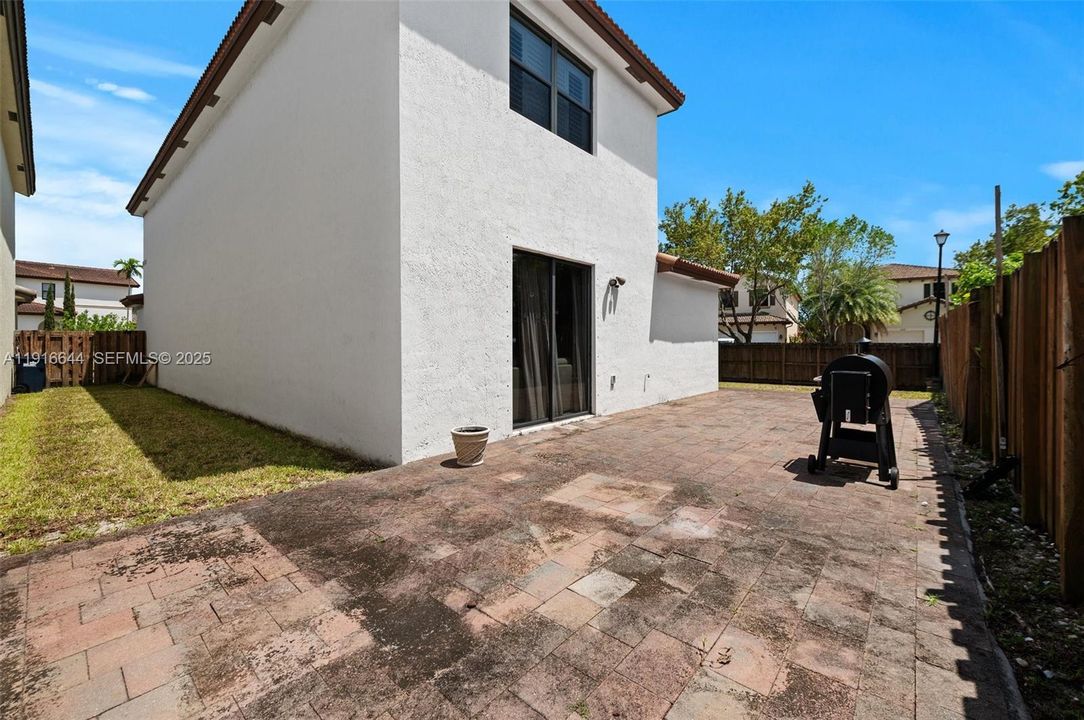 En Venta: $660,000 (5 camas, 3 baños, 2916 Pies cuadrados)