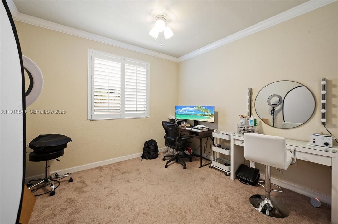 En Venta: $660,000 (5 camas, 3 baños, 2916 Pies cuadrados)