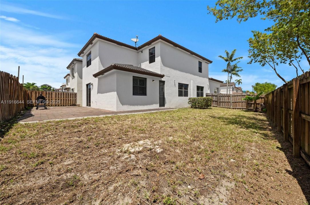 En Venta: $660,000 (5 camas, 3 baños, 2916 Pies cuadrados)