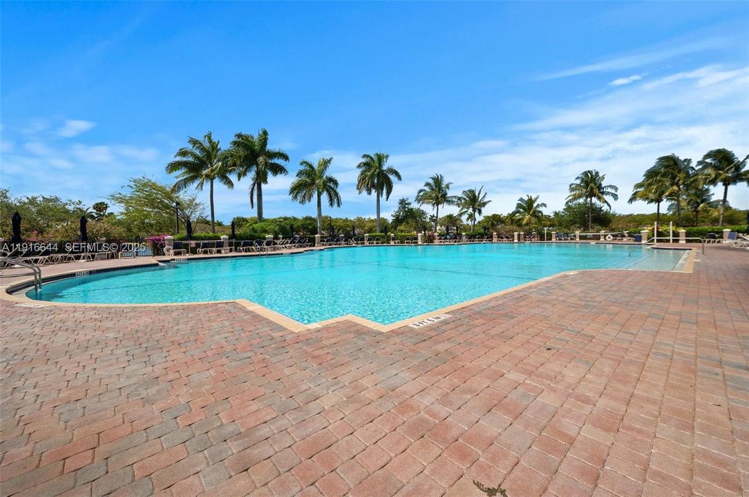 En Venta: $660,000 (5 camas, 3 baños, 2916 Pies cuadrados)