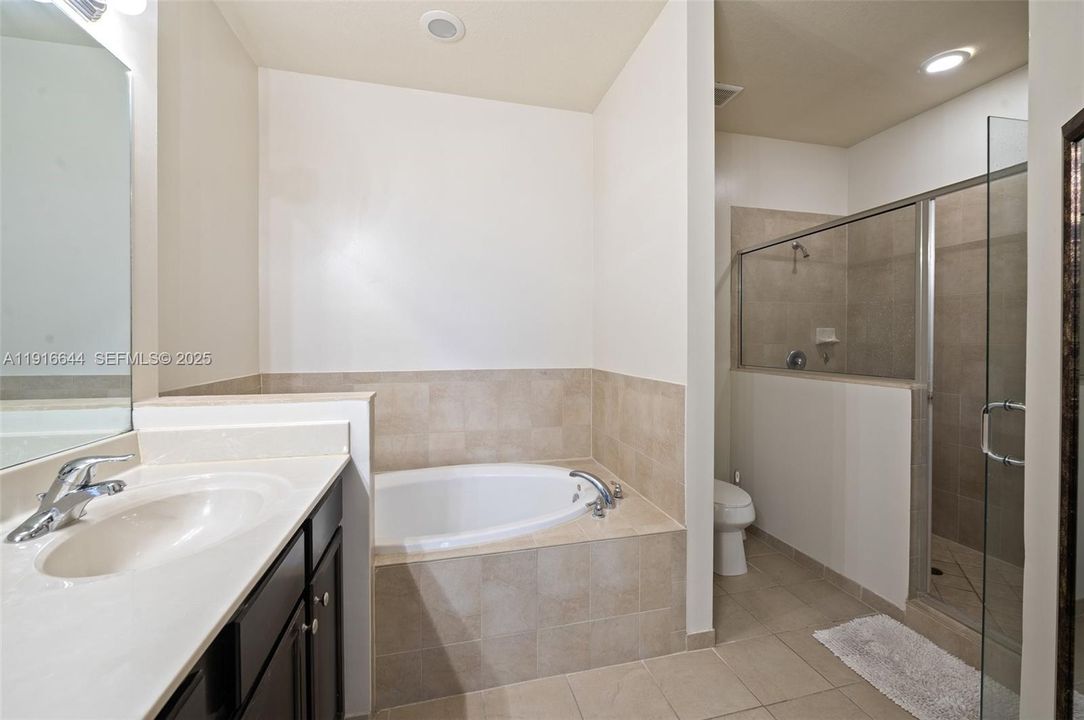 En Venta: $660,000 (5 camas, 3 baños, 2916 Pies cuadrados)