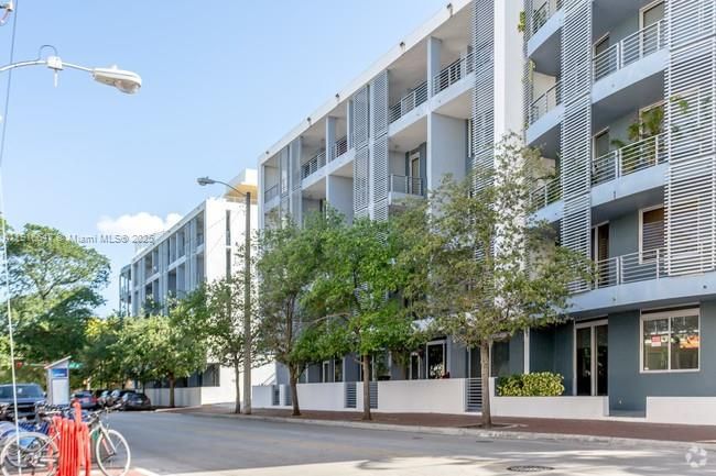 待售: $490,000 (1 贝兹, 1 浴室, 790 平方英尺)