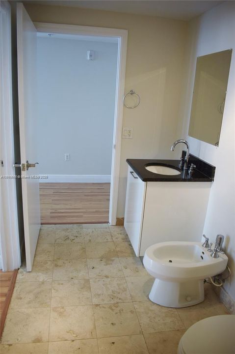 待售: $490,000 (1 贝兹, 1 浴室, 790 平方英尺)