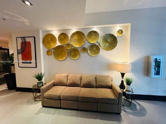 待售: $490,000 (1 贝兹, 1 浴室, 790 平方英尺)