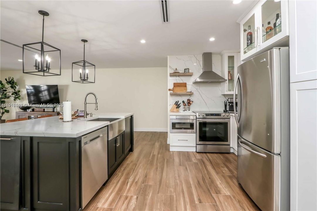 For Rent: $3,650 (3 beds, 2 baths, 1275 Square Feet)