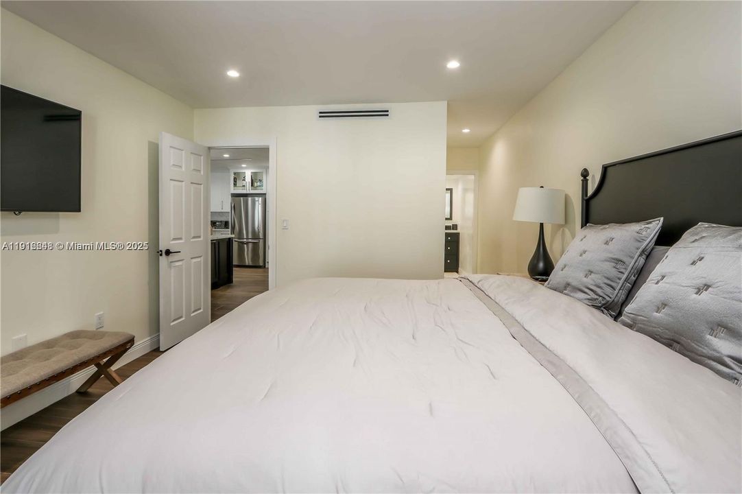 For Rent: $3,650 (3 beds, 2 baths, 1275 Square Feet)