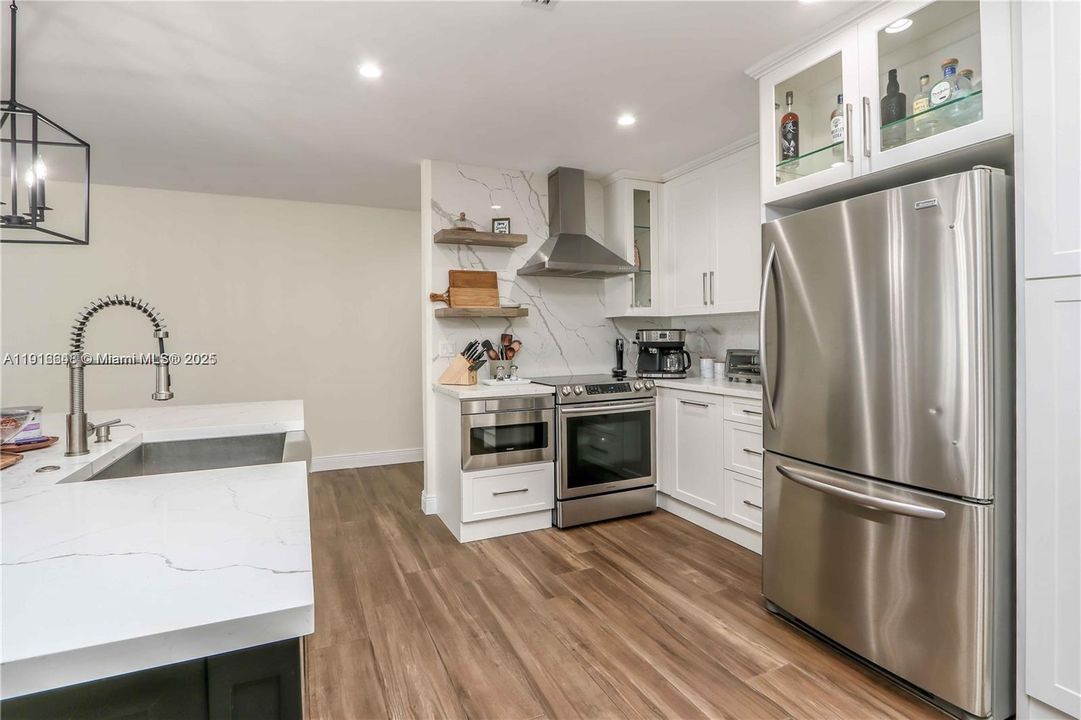 For Rent: $3,650 (3 beds, 2 baths, 1275 Square Feet)