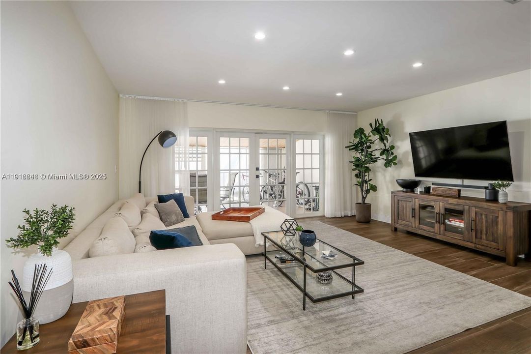 For Rent: $3,650 (3 beds, 2 baths, 1275 Square Feet)