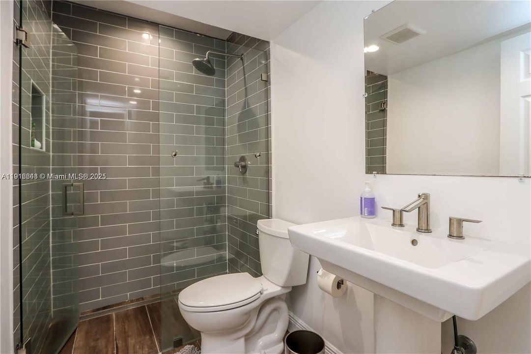 For Rent: $3,650 (3 beds, 2 baths, 1275 Square Feet)