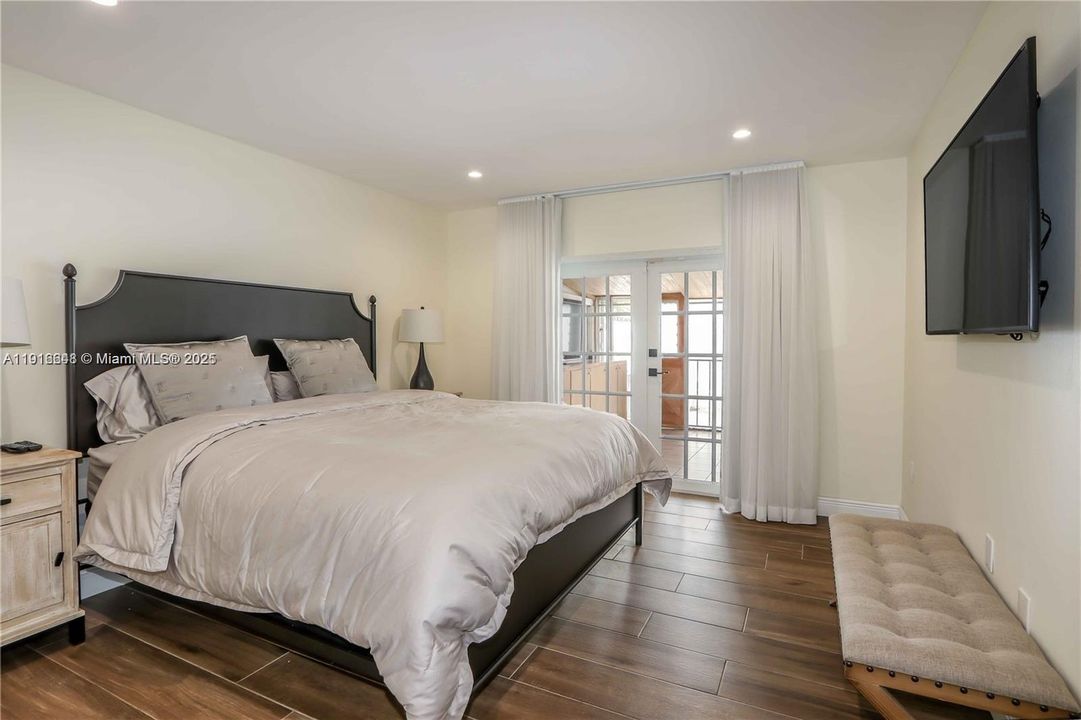 For Rent: $3,650 (3 beds, 2 baths, 1275 Square Feet)