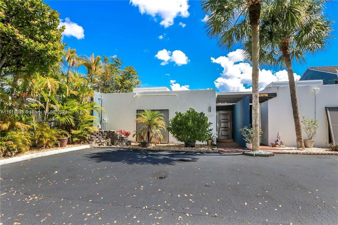 For Rent: $3,650 (3 beds, 2 baths, 1275 Square Feet)