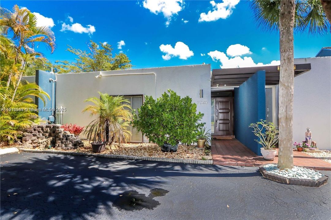 For Rent: $3,650 (3 beds, 2 baths, 1275 Square Feet)