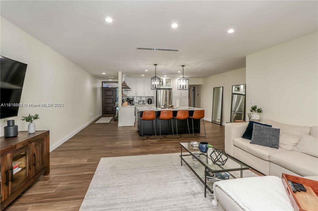 For Rent: $3,650 (3 beds, 2 baths, 1275 Square Feet)