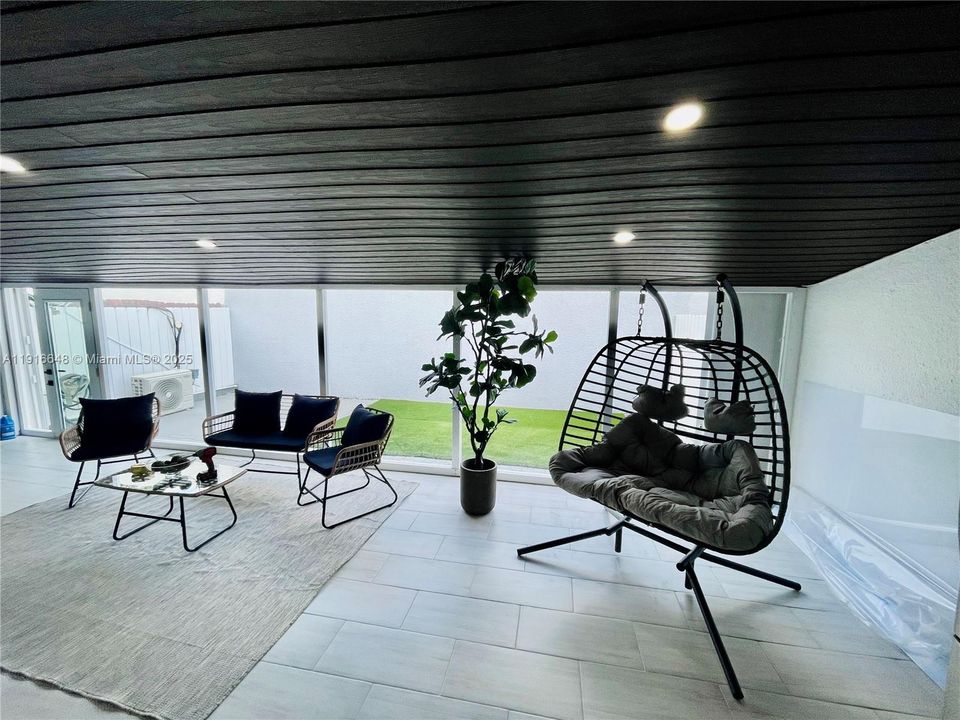 For Rent: $3,650 (3 beds, 2 baths, 1275 Square Feet)