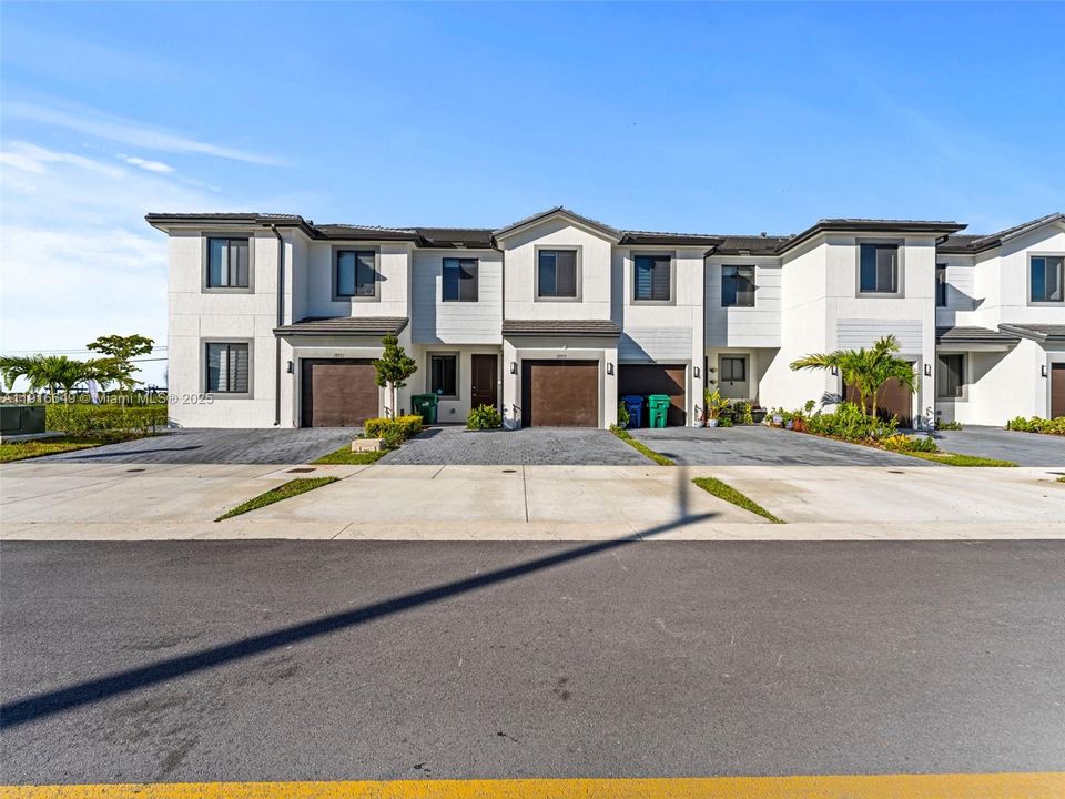 En Venta: $406,000 (3 camas, 2 baños, 0 Pies cuadrados)