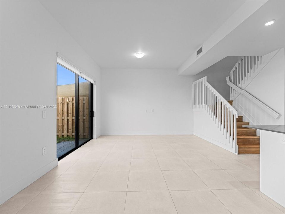 En Venta: $406,000 (3 camas, 2 baños, 0 Pies cuadrados)