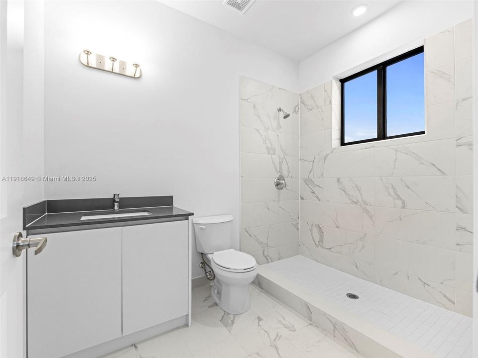 En Venta: $406,000 (3 camas, 2 baños, 0 Pies cuadrados)