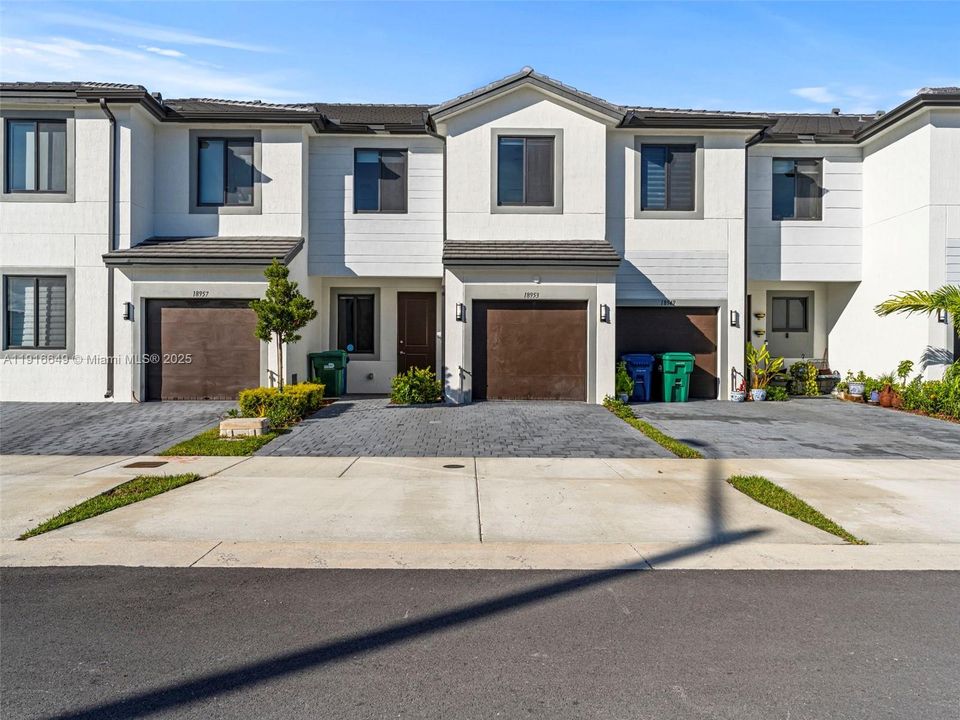 En Venta: $406,000 (3 camas, 2 baños, 0 Pies cuadrados)