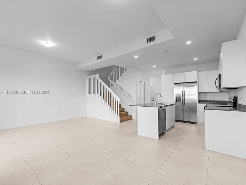 En Venta: $406,000 (3 camas, 2 baños, 0 Pies cuadrados)