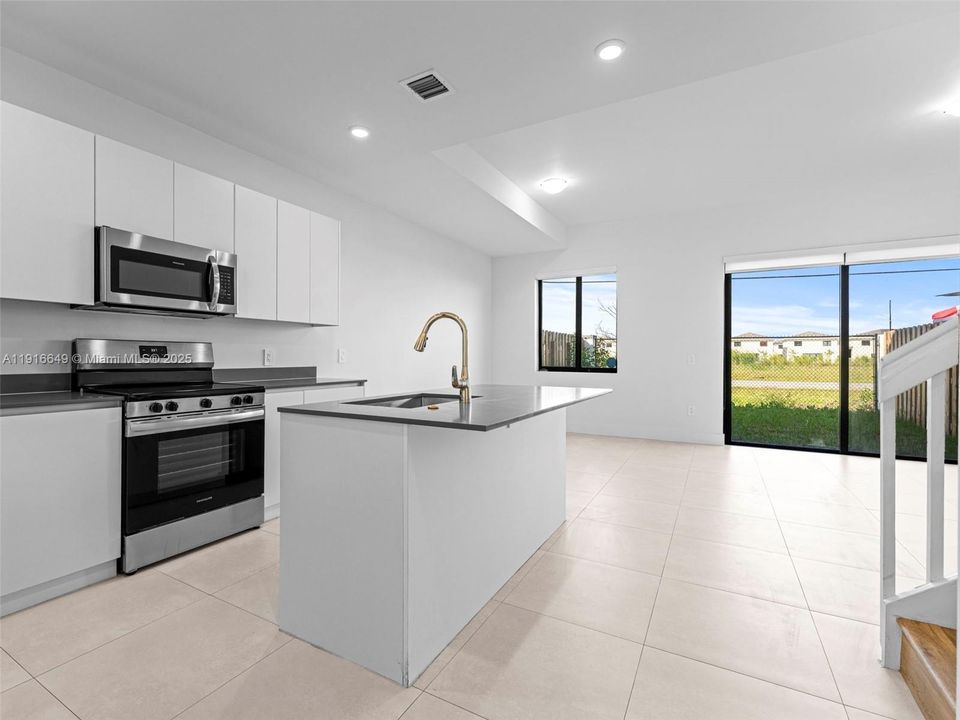 En Venta: $406,000 (3 camas, 2 baños, 0 Pies cuadrados)