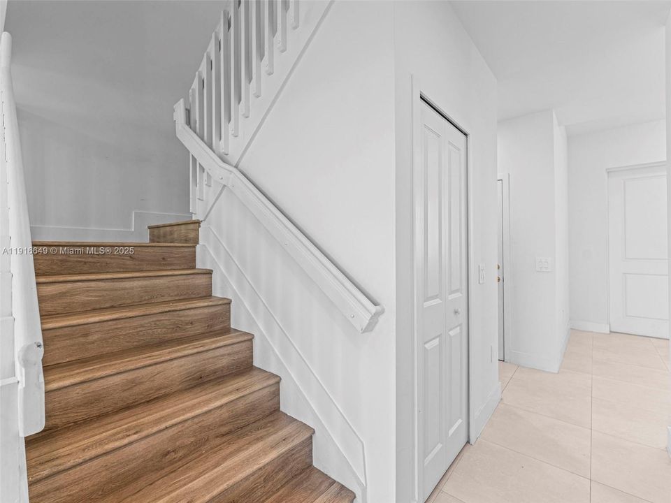 En Venta: $406,000 (3 camas, 2 baños, 0 Pies cuadrados)