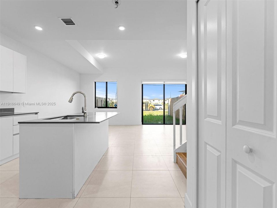 En Venta: $406,000 (3 camas, 2 baños, 0 Pies cuadrados)