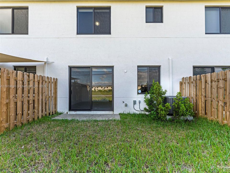 En Venta: $406,000 (3 camas, 2 baños, 0 Pies cuadrados)