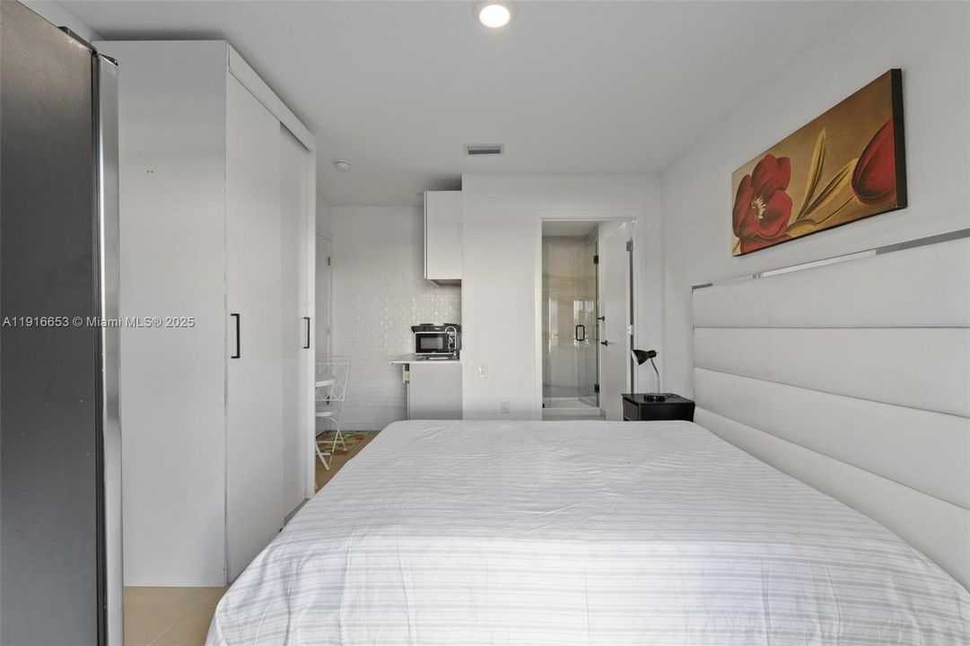 For Rent: $945 (1 beds, 1 baths, 156 Square Feet)