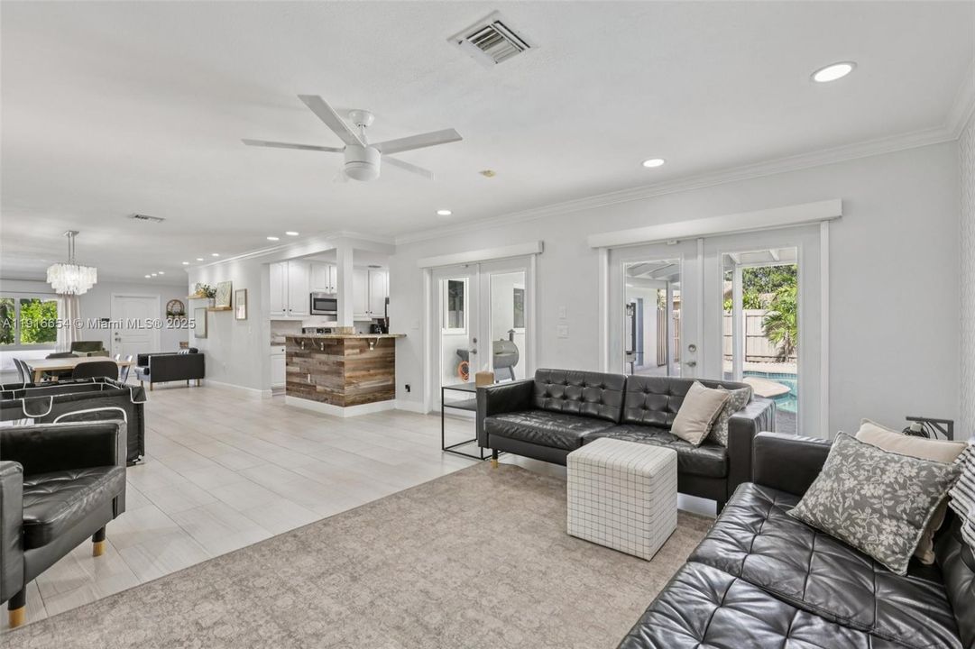 待售: $1,274,990 (4 贝兹, 3 浴室, 2230 平方英尺)