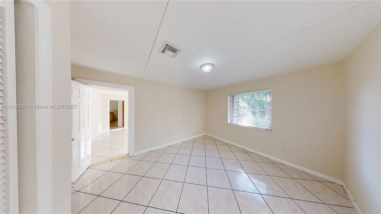 Под контрактом: $3,000 (3 спален, 2 ванн, 2791 Квадратных фут)