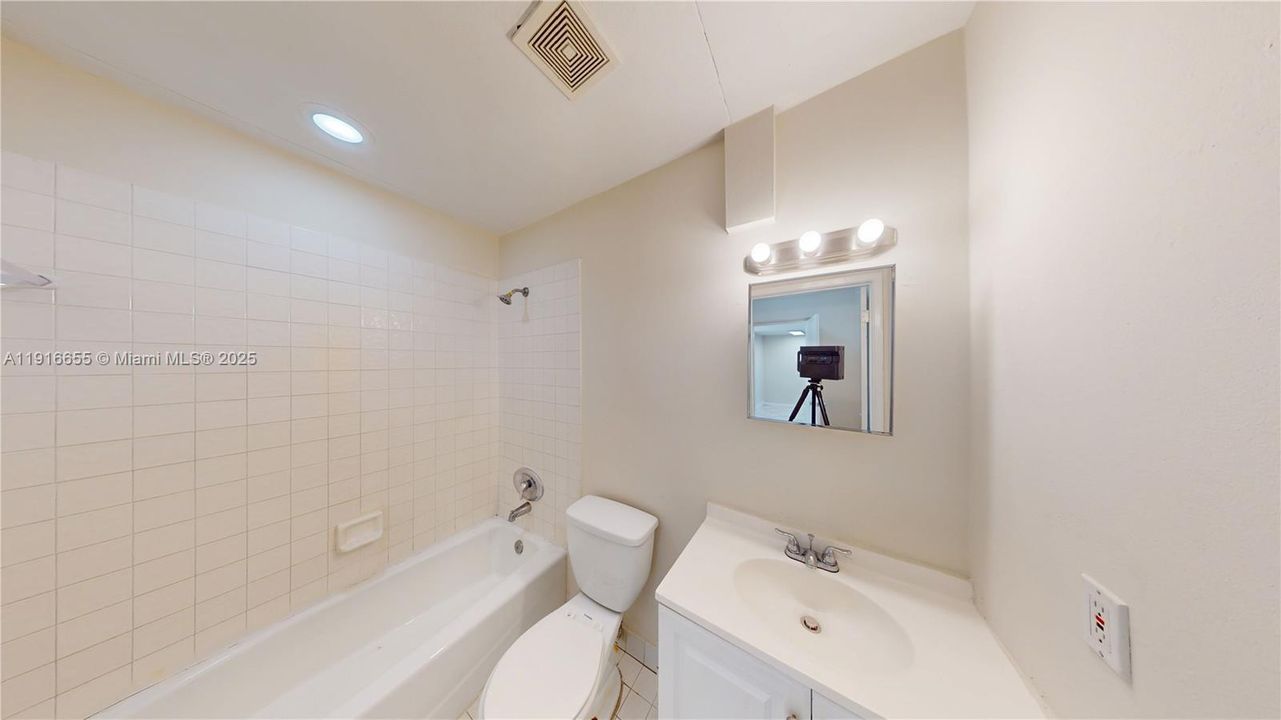 Под контрактом: $3,000 (3 спален, 2 ванн, 2791 Квадратных фут)