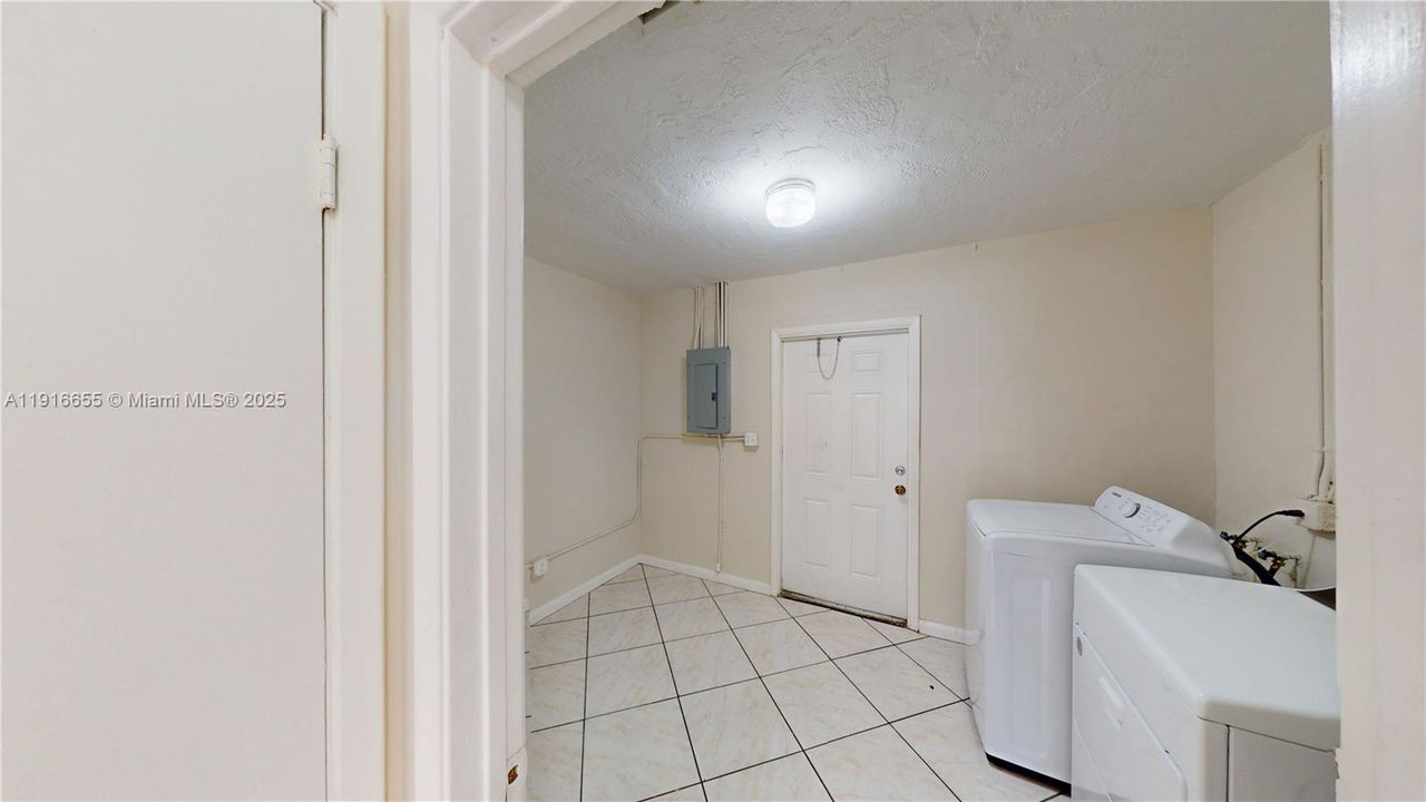 Под контрактом: $3,000 (3 спален, 2 ванн, 2791 Квадратных фут)