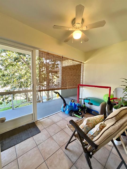 Active With Contract: $1,600 (1 beds, 1 baths, 700 Square Feet)