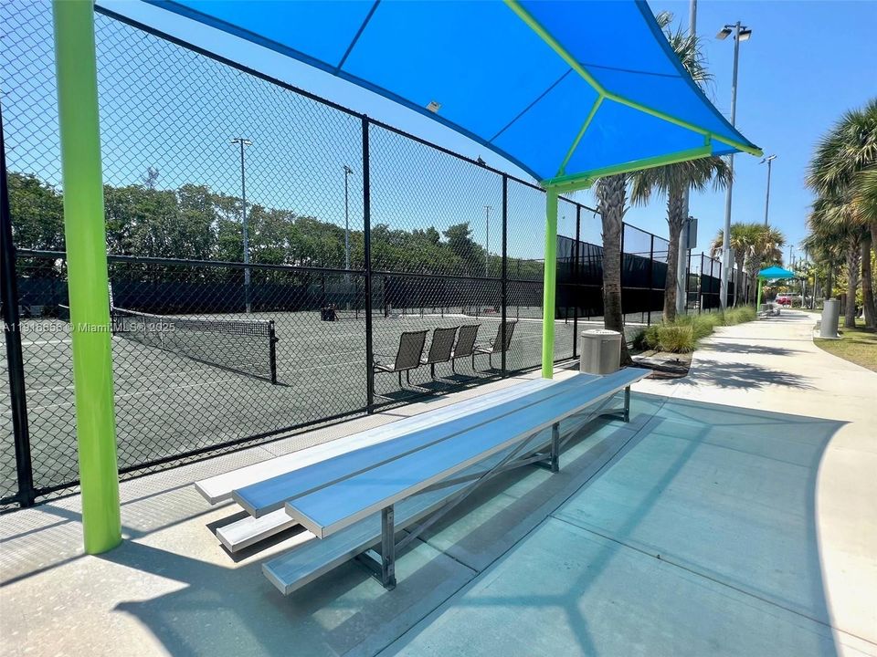 Active With Contract: $1,600 (1 beds, 1 baths, 700 Square Feet)