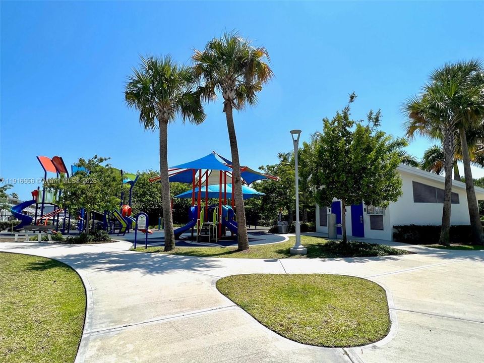 Active With Contract: $1,600 (1 beds, 1 baths, 700 Square Feet)