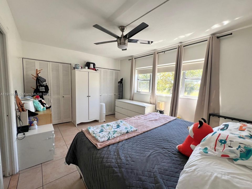 Active With Contract: $1,600 (1 beds, 1 baths, 700 Square Feet)