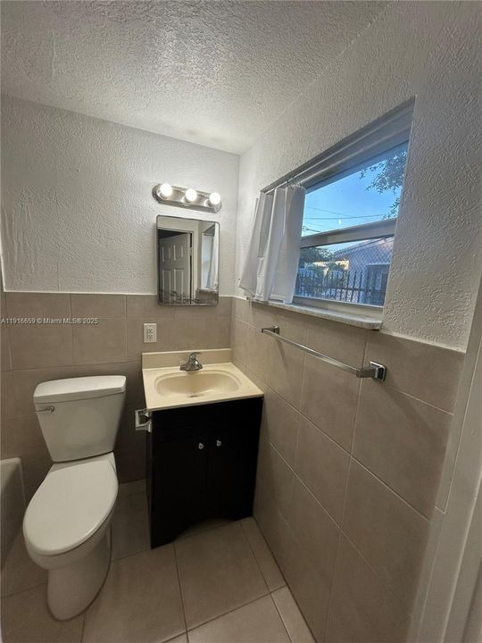 出租: $1,400 (1 贝兹, 1 浴室, 600 平方英尺)