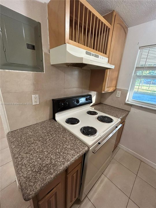 出租: $1,400 (1 贝兹, 1 浴室, 600 平方英尺)