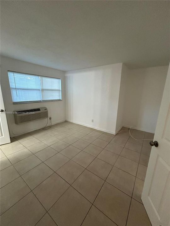 出租: $1,400 (1 贝兹, 1 浴室, 600 平方英尺)