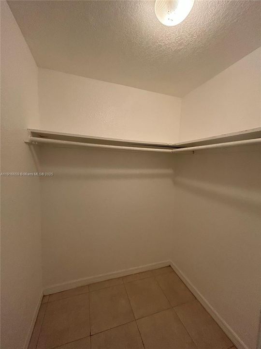 出租: $1,400 (1 贝兹, 1 浴室, 600 平方英尺)