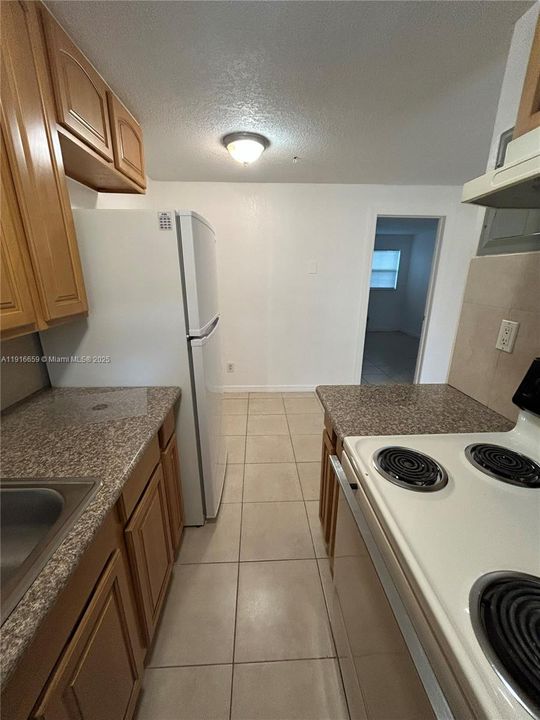 出租: $1,400 (1 贝兹, 1 浴室, 600 平方英尺)