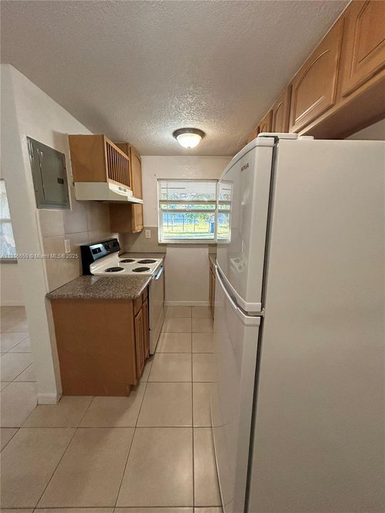 出租: $1,400 (1 贝兹, 1 浴室, 600 平方英尺)