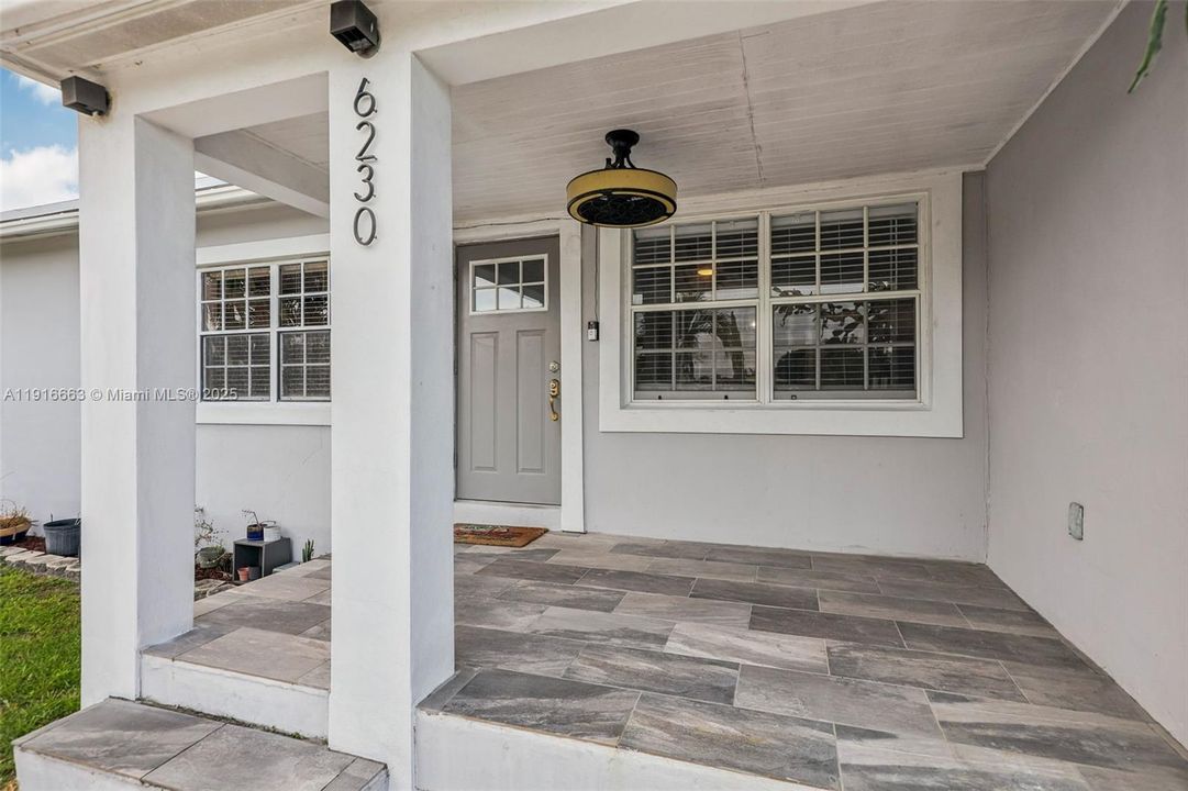 На продажу: $783,000 (4 спален, 3 ванн, 1808 Квадратных фут)